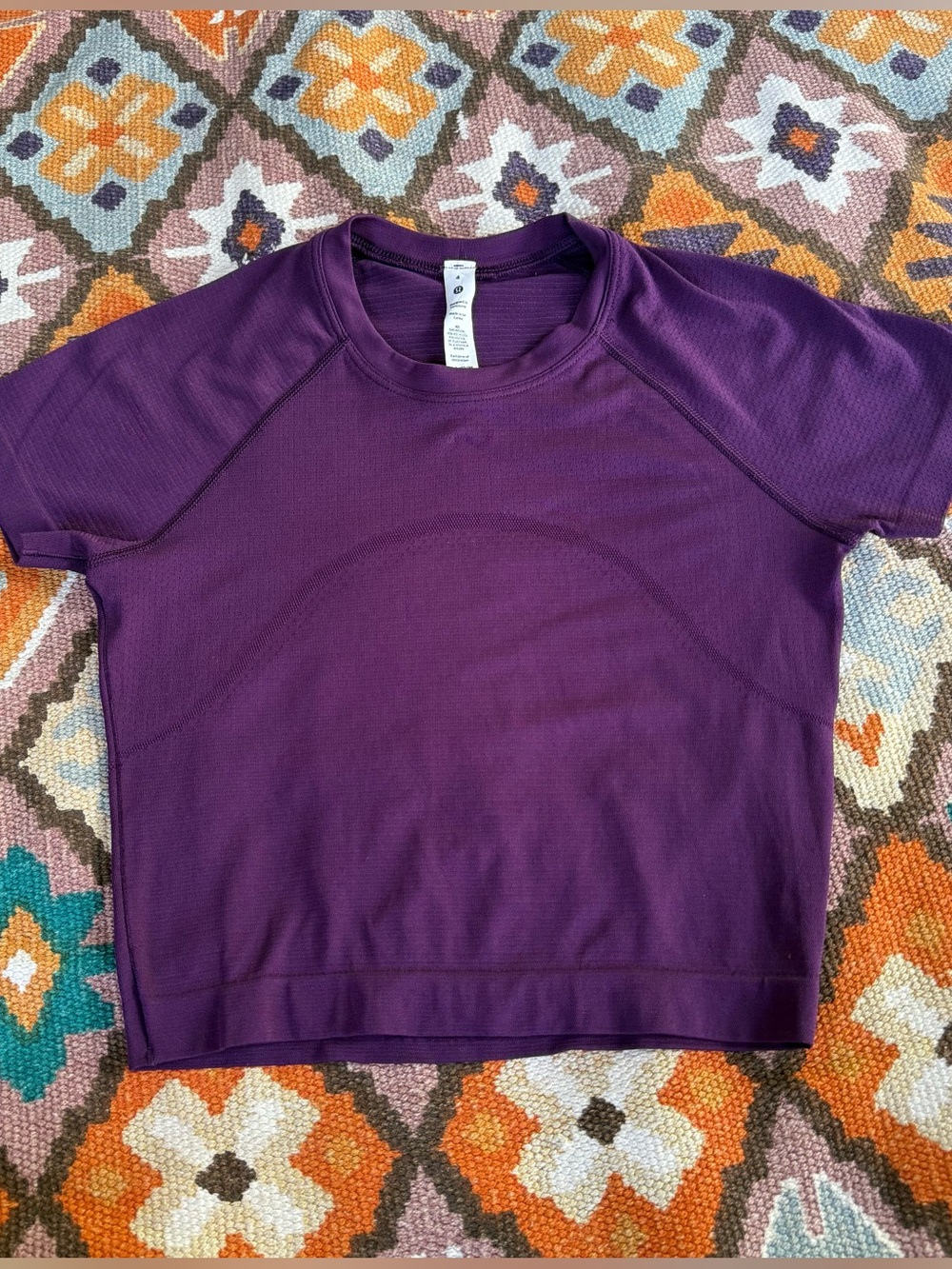 lululemon Swiftly Tech Short Sleeve Cropped Shirt 2.0 in Dramatic Magenta Size 4